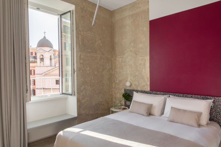 Ehi B&B Vittorio, Roma - Church view in private designer bedroom King sized bed