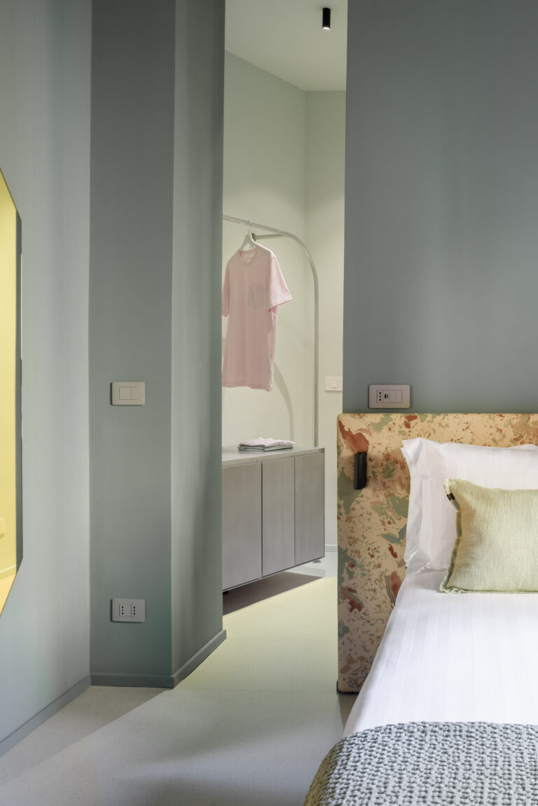 Ehi BnB Colosseo, Roma - bedroom and private bathroom